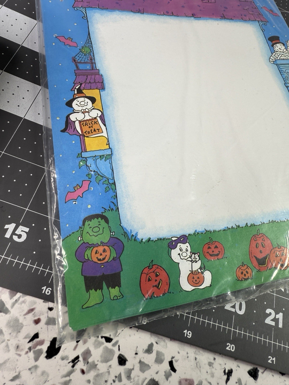 VTG Paper Art Halloween Imprintable Paper 15 Sheets Stationary & Envelopes