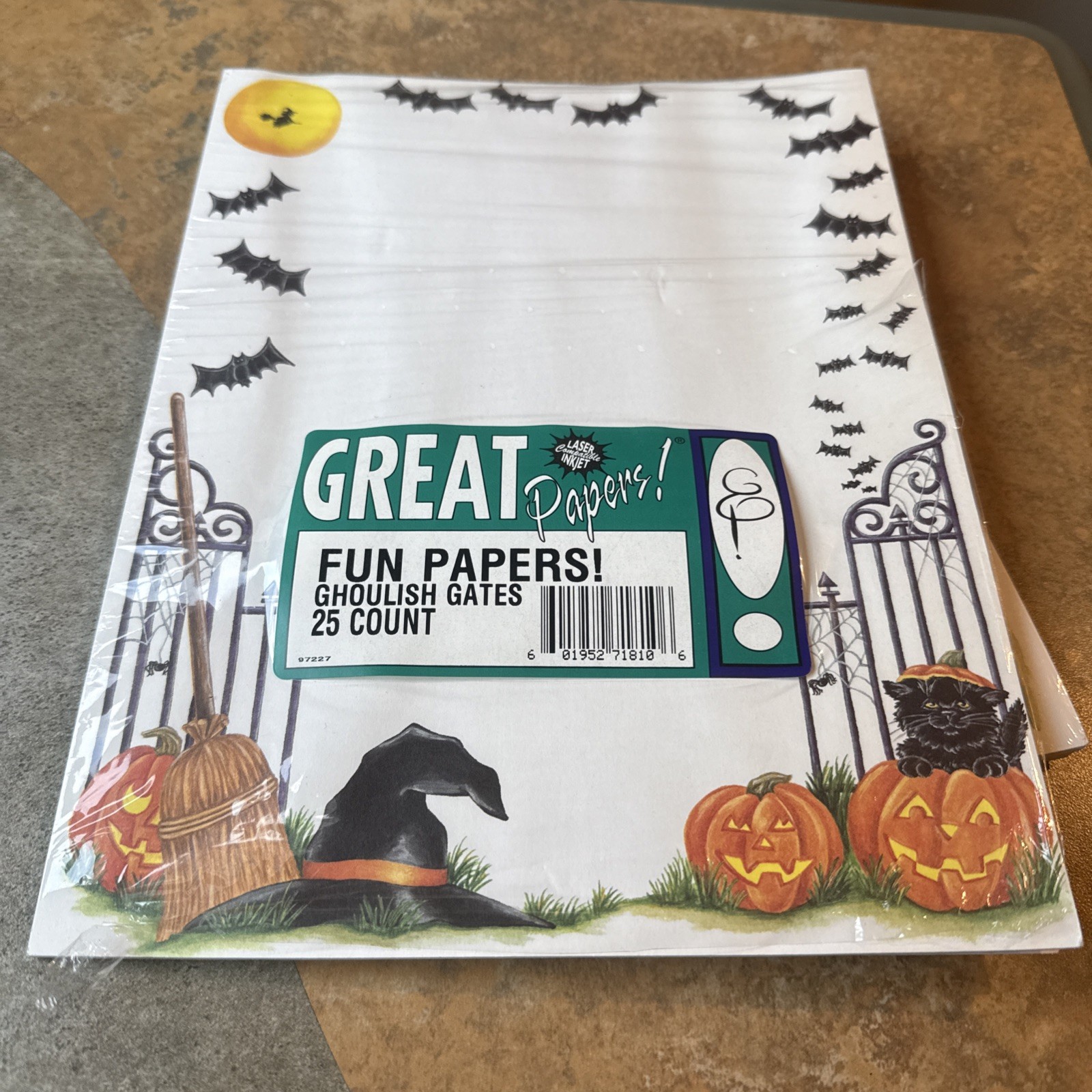 VTG GREAT PAPERS Stationery Paper Halloween 25 Sheets & Envelopes Bats Pumpkins