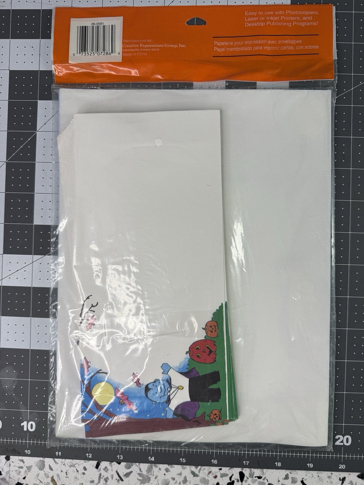 VTG Paper Art Halloween Imprintable Paper 15 Sheets Stationary & Envelopes