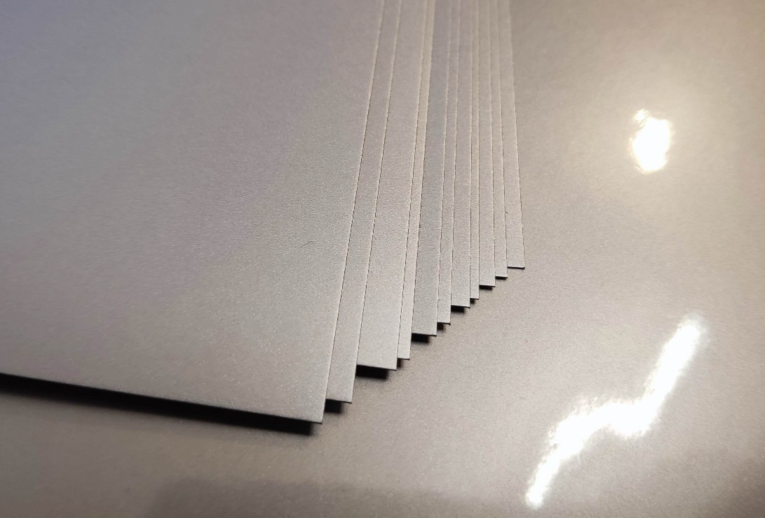 2×4 Sheets LIGHTOR Silver Metallic Gloss / White A4 250g Elegant Craft Paper