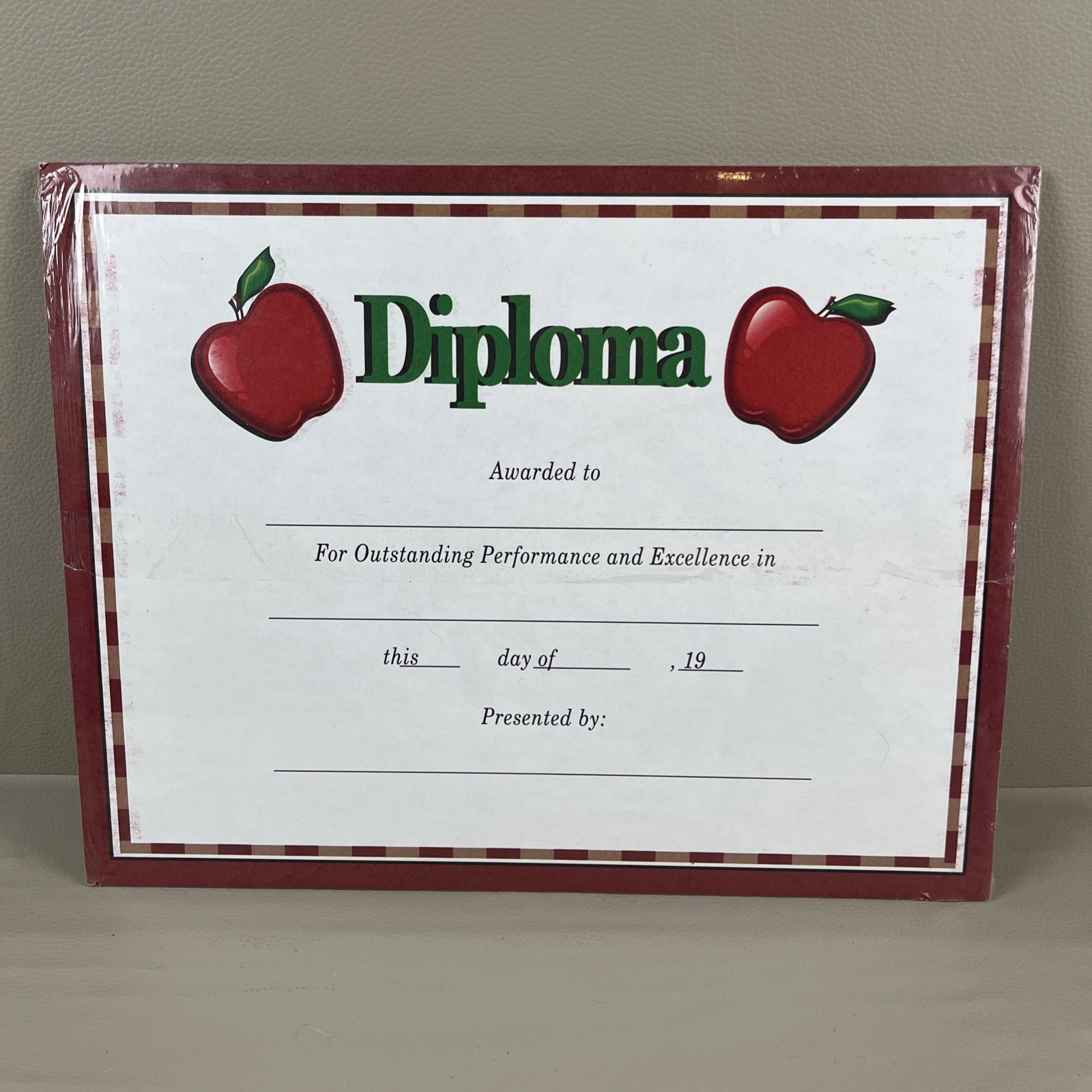 Vintage Kool Grafix Apple Diploma #21065/25 Sheets 24 lb Bond 8-1/2×11” *expired