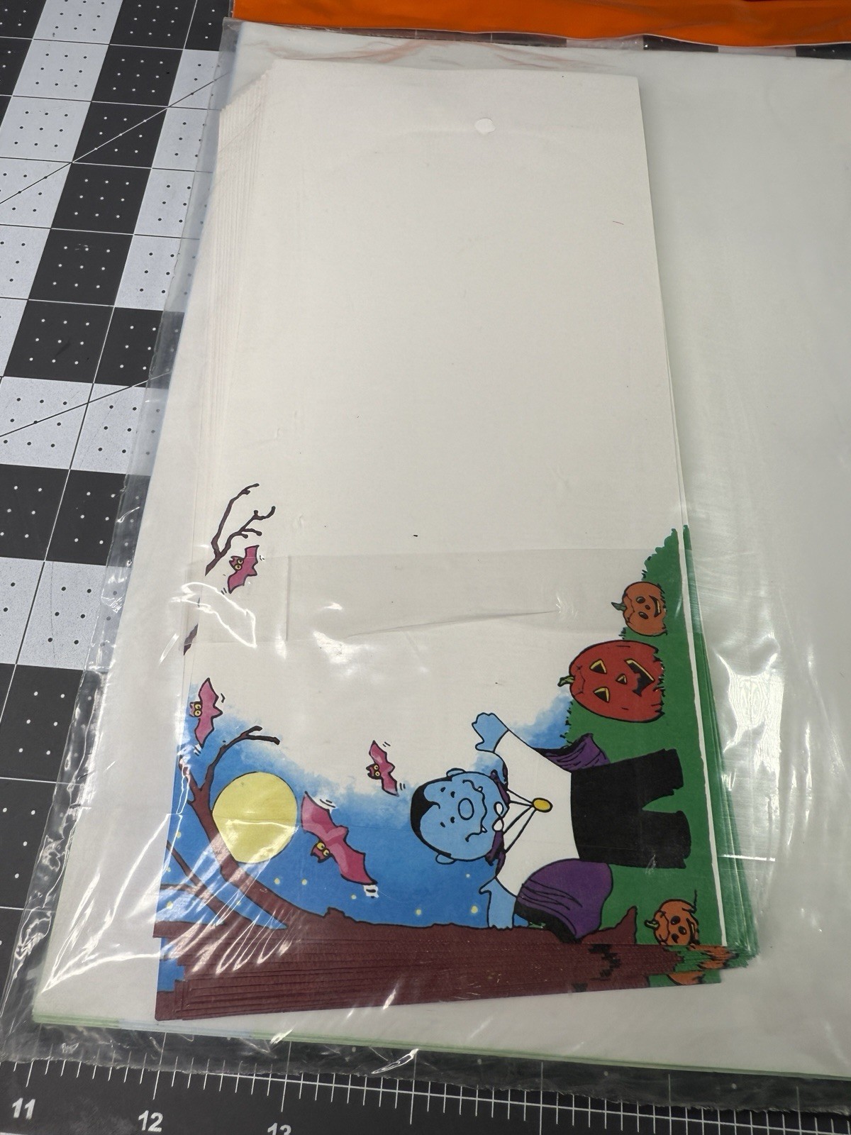 VTG Paper Art Halloween Imprintable Paper 15 Sheets Stationary & Envelopes