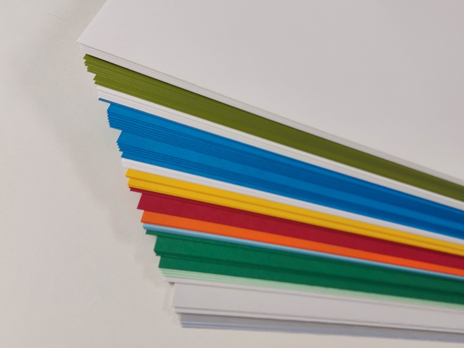 57 Blatt LIGHTOR 13 Colors sortiert feinstpapier für Kunst & Bastel DIN A4 250g