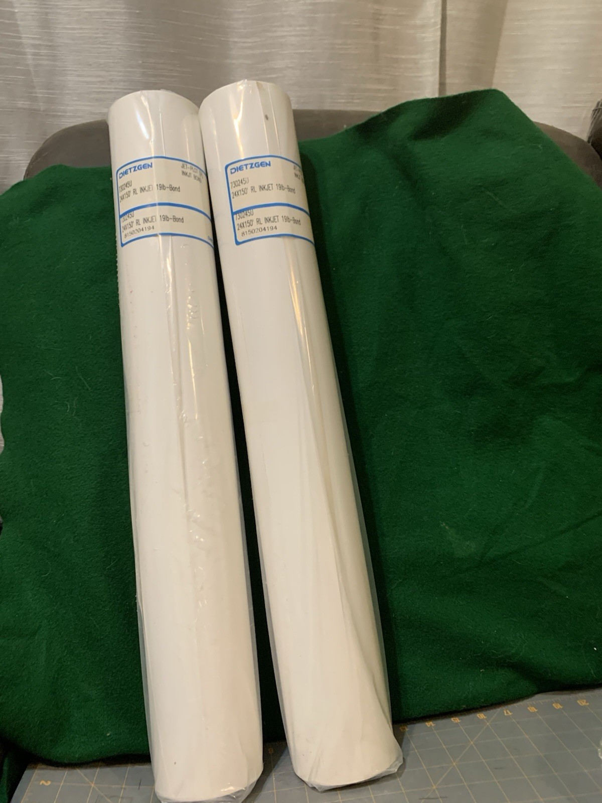 Set 2 rolls: Inkjet Bond 19lb 24″ x 150′ – 2 Rolls [730245]