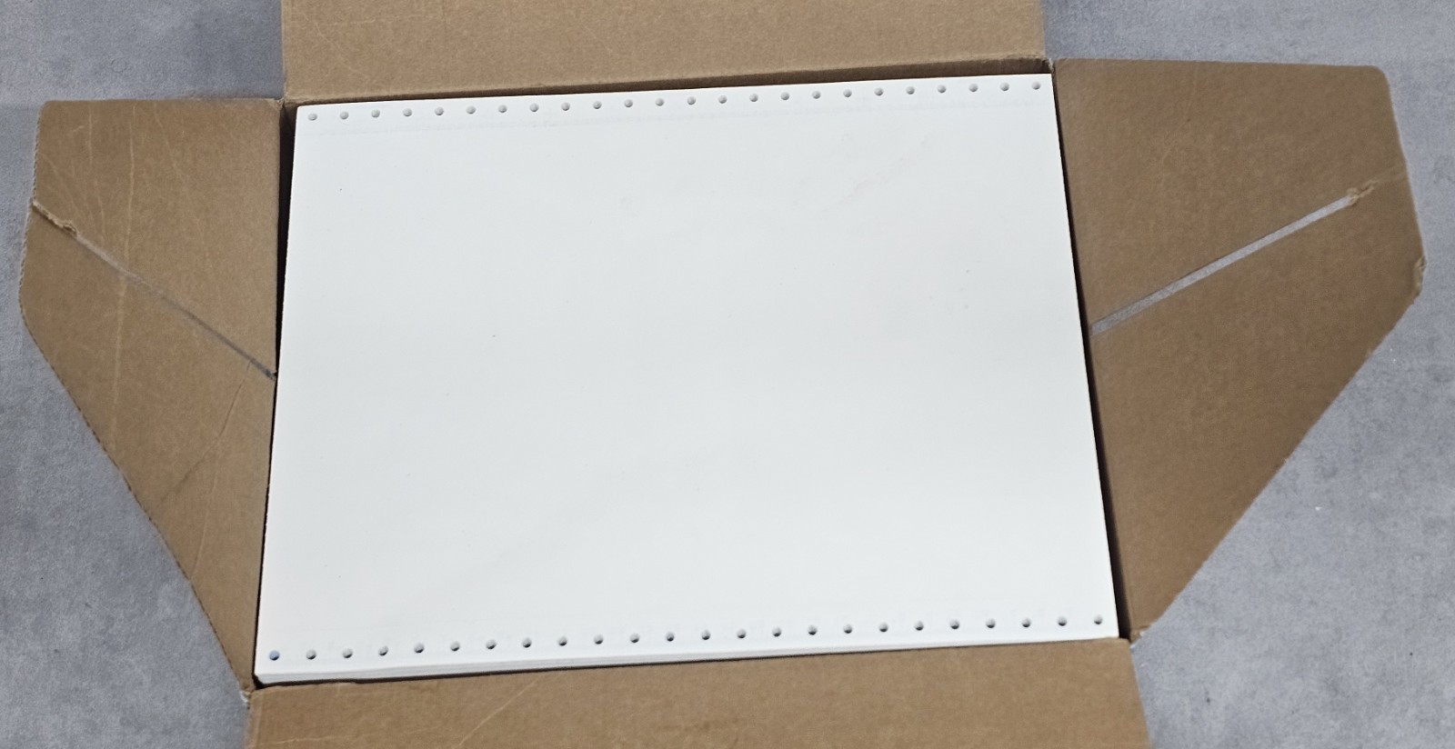 Computer Pak Papier A-4 Hoch White Continuous Tractor Printer Paper, 1 Unit
